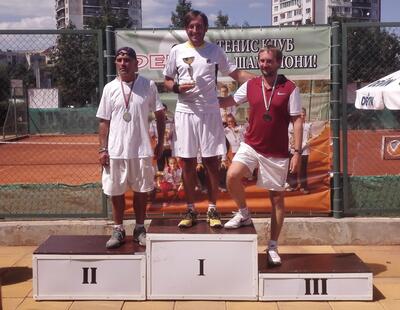 Тенисисти от 4 страни с титли от международния турнир за ветерани "Bulgarian Open" на СК "Дема" 